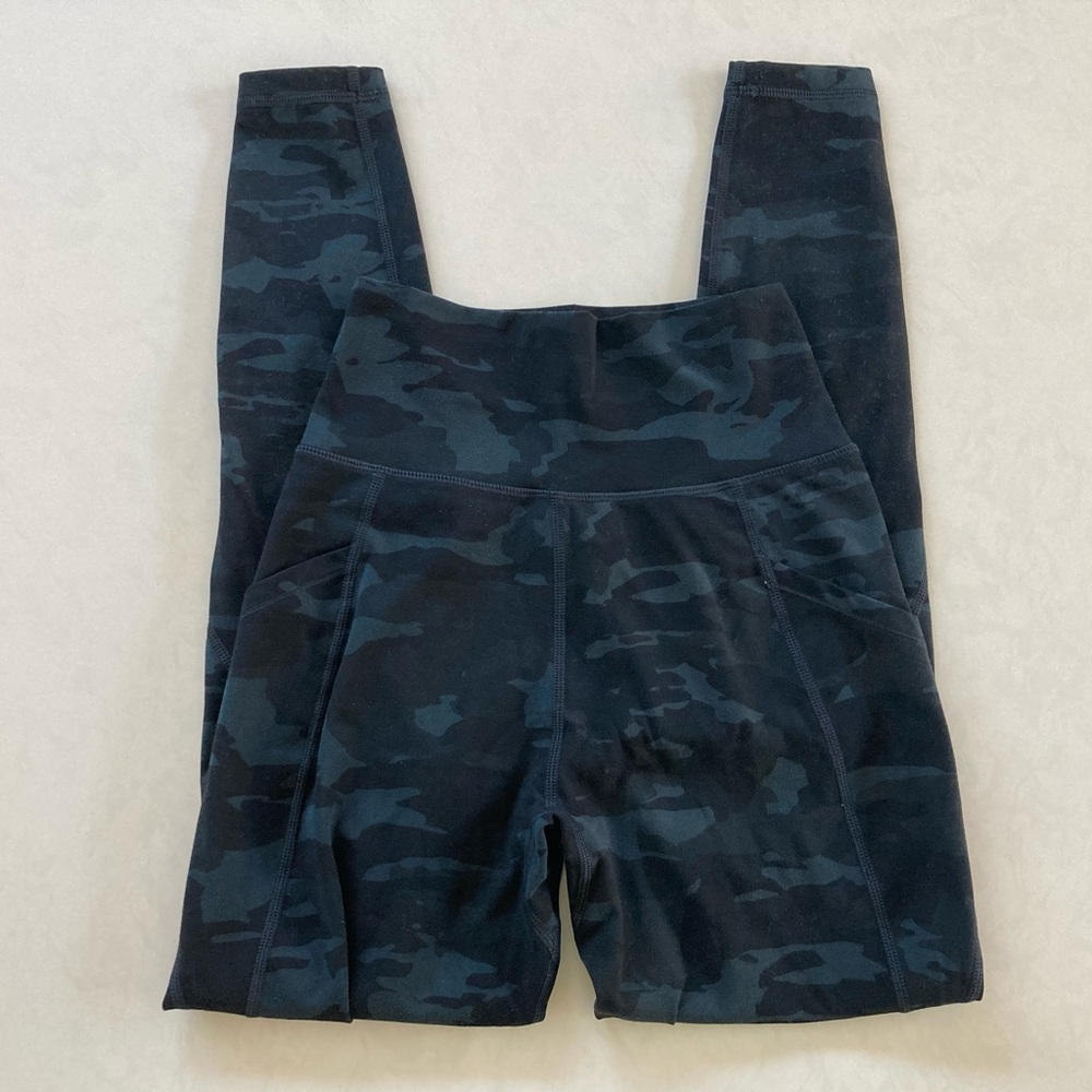 Alphalete Surface Pocket Leggings - Black Camo